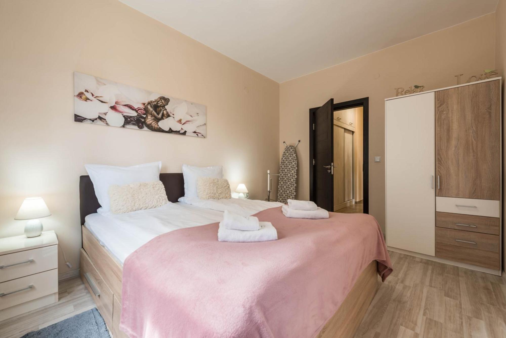 Two Bedroom Cathedral View Apartment ヴァルナ エクステリア 写真