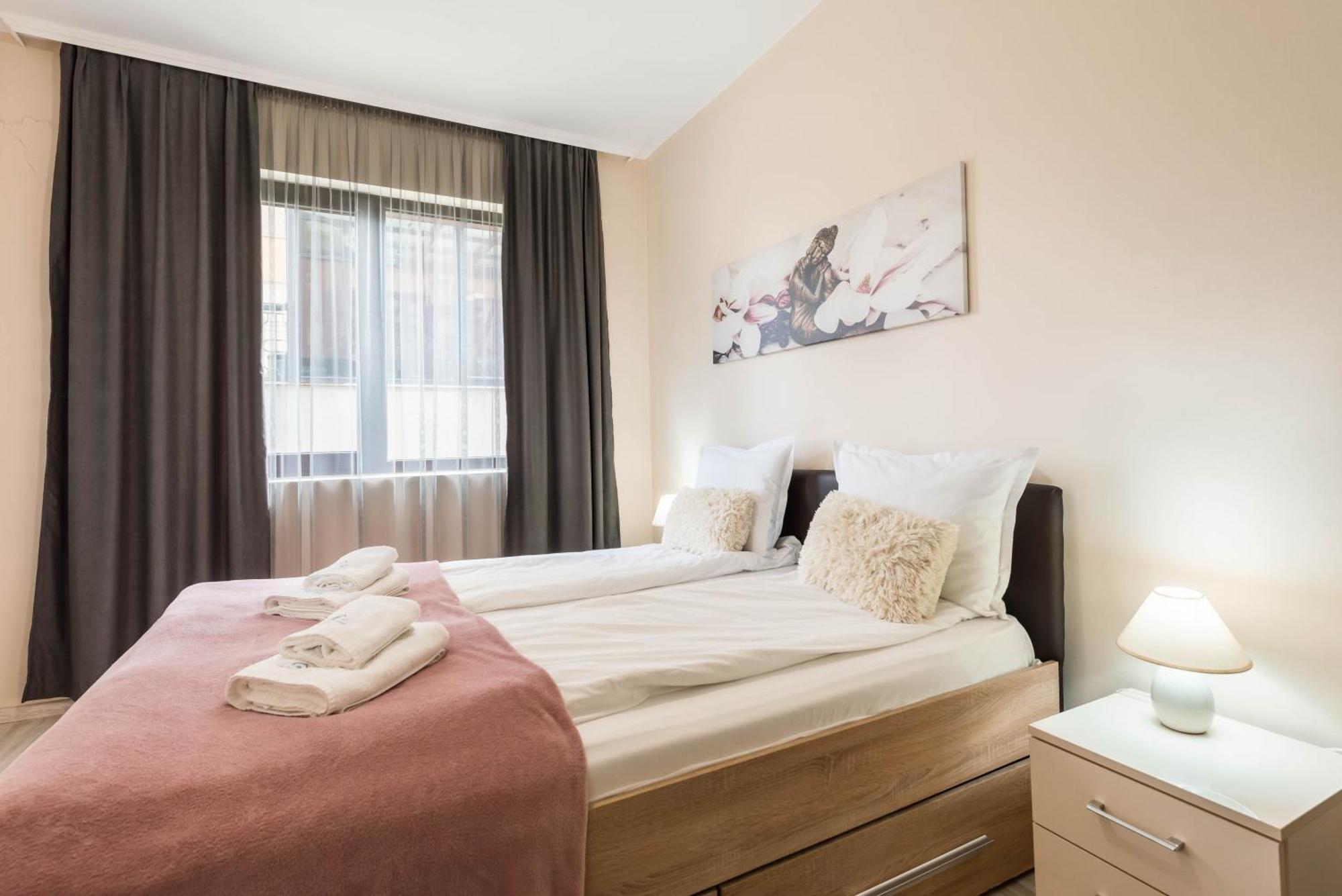 Two Bedroom Cathedral View Apartment ヴァルナ エクステリア 写真