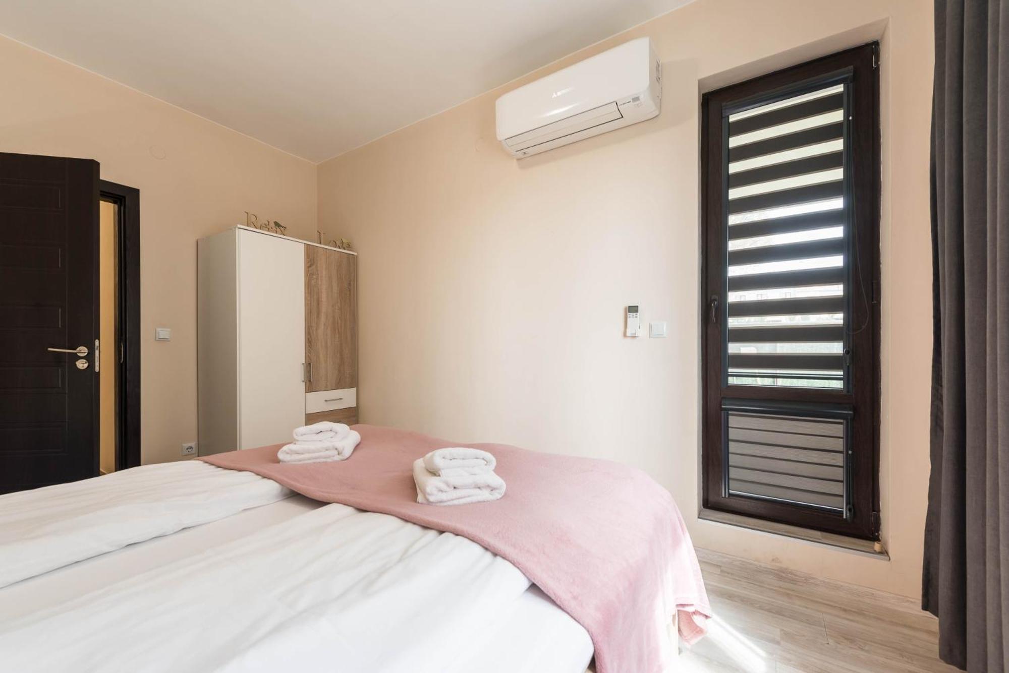Two Bedroom Cathedral View Apartment ヴァルナ エクステリア 写真